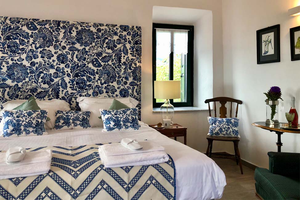 BLUE SUITE